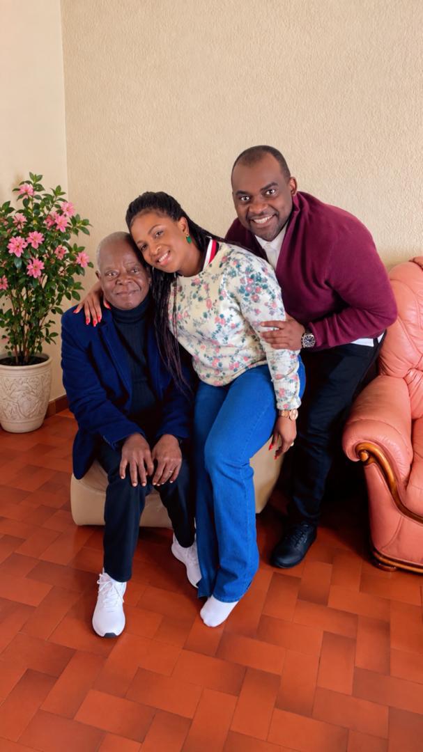 MBOGBE MBOGBE avec son beau-fils et sa fille Angèle Mireille